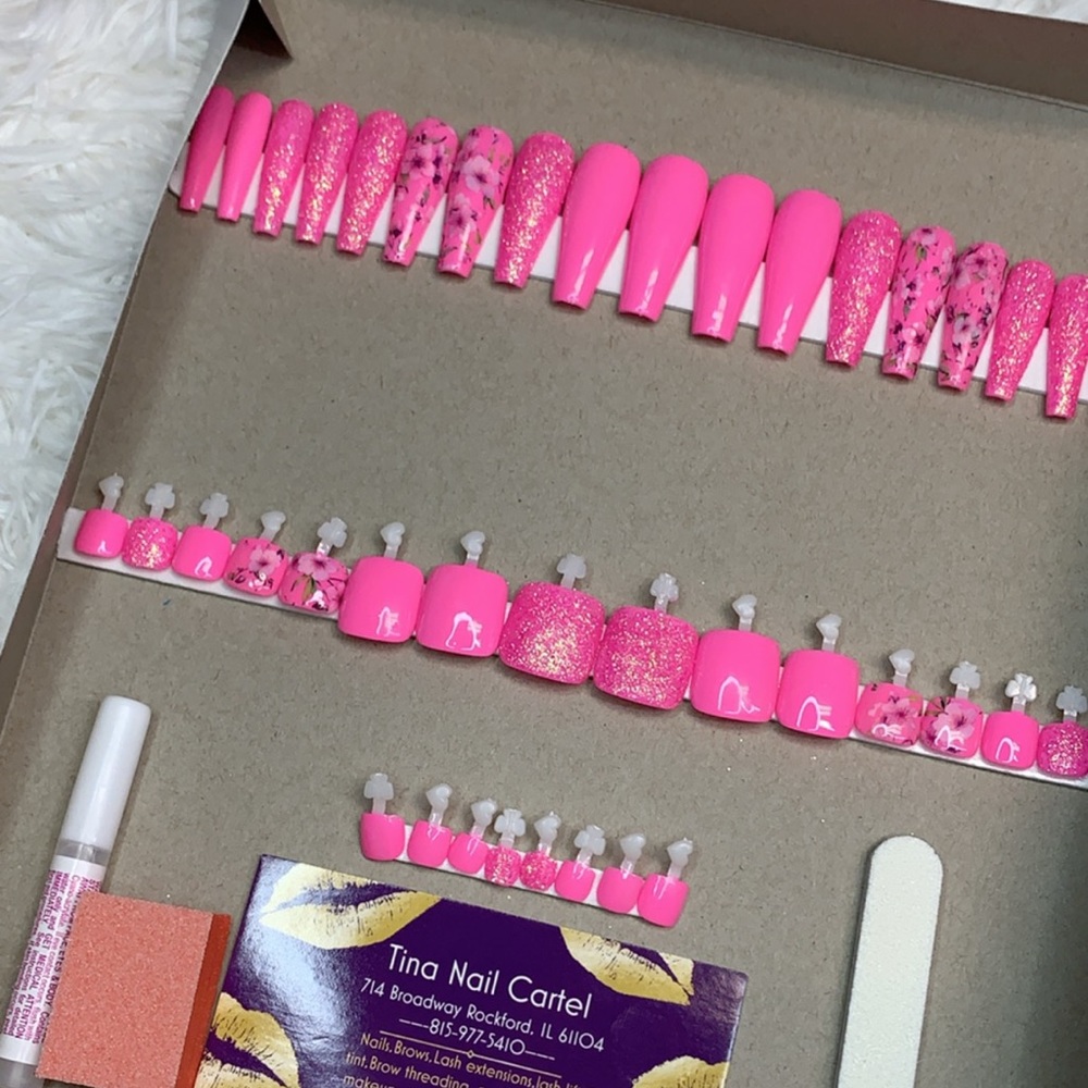 Press on nails ! Toes & nails